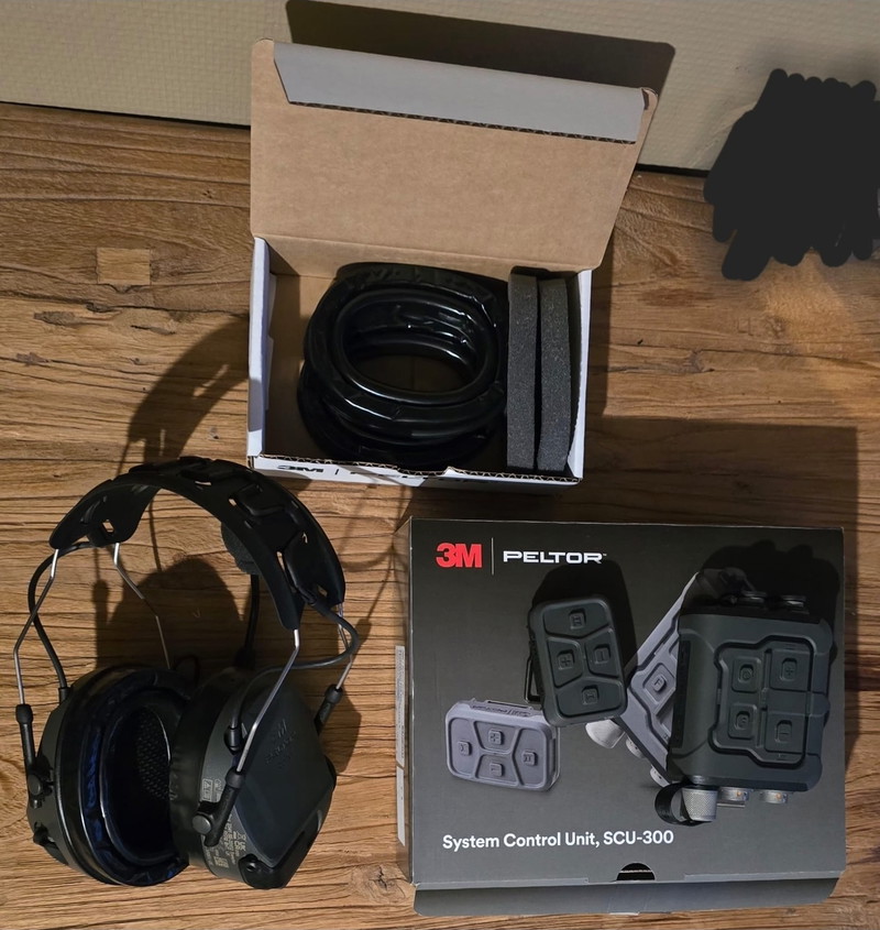 Afbeelding 1 van 3M Peltor ComTac VII Tactical Headset met SCU - 300