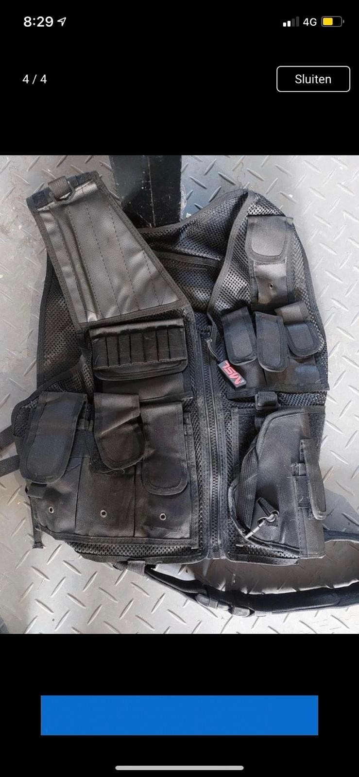 Image 1 for 2x zwarte field vests met riem en holster