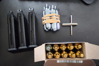 Image for 3x co2 glock mags met extra's