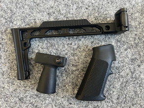 Image pour 1913 stock, pistol grip and picatinny foregrip