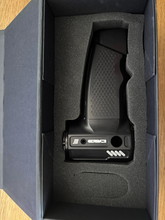 Image pour Monk Customs ESG Grip (MTW / Heretic Labs) - Cat5 - NIEUW IN DE DOOS