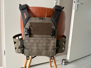 Afbeelding van Warrior assault systems Low Profile Plate Carrier V2 ladder sides ranger green.