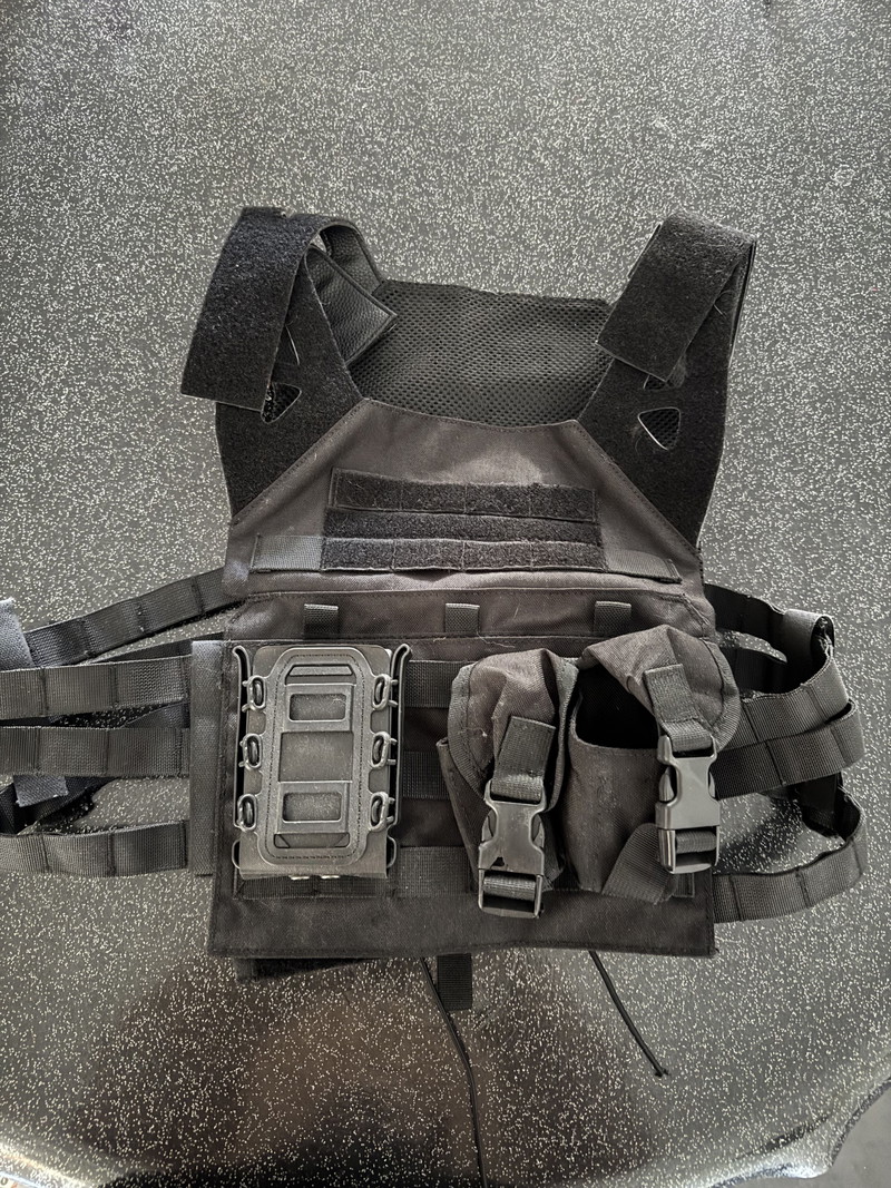 Image 1 for Chest + pouch grenade + pouch M4