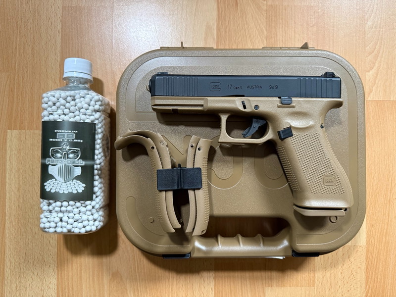 Afbeelding 1 van Umarex Glock 17 Gen5 French Edition GBB (Schwarz/Coyote) + BBs
