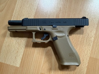 Afbeelding 2 van Umarex Glock 17 Gen5 French Edition GBB (Schwarz/Coyote) + BBs