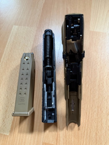 Afbeelding 3 van Umarex Glock 17 Gen5 French Edition GBB (Schwarz/Coyote) + BBs