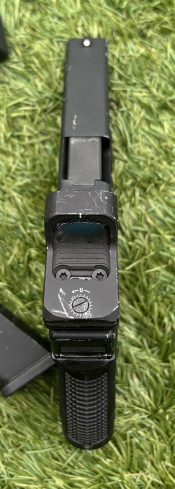Image 3 for Umarex Glock 17 (GBB) + UTG red dot + 2 mags aan