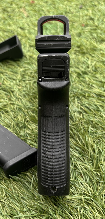 Image 5 for Umarex Glock 17 (GBB) + UTG red dot + 2 mags aan
