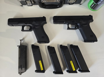 Afbeelding 2 van Glock 17 Gen5 Umarex met accessoires