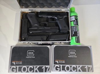 Afbeelding 3 van Glock 17 Gen5 Umarex met accessoires