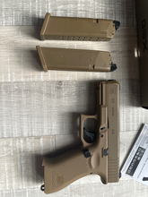 Imagen para Glock desert tan umarex met twee magazijnen en green gas