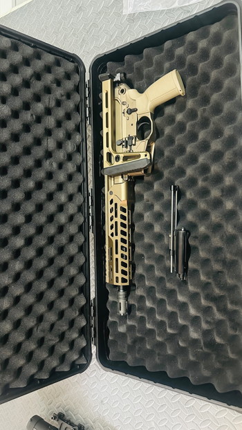 Afbeelding 3 van Salvo Precision MCX Spear 10.5 LTCSAW GBBR & Case V2 Gold Coated