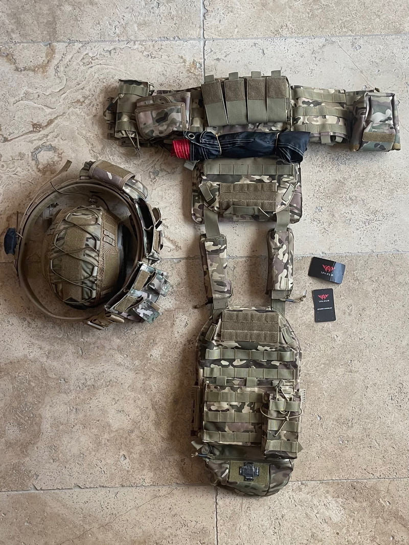 Bild 1 für Multicam Plate carrier, battle belt and helmet cover, perfect condition.