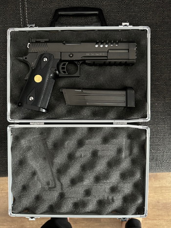 Afbeelding 4 van 2 Umarex Softair Pistolen