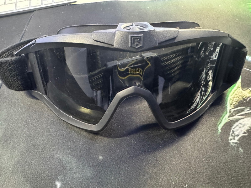 Image 1 pour Revision Desert Locust Fan Goggle Essential Kit + Clear High Impact Thermal Lens - 100% GEEN FOG!!!!