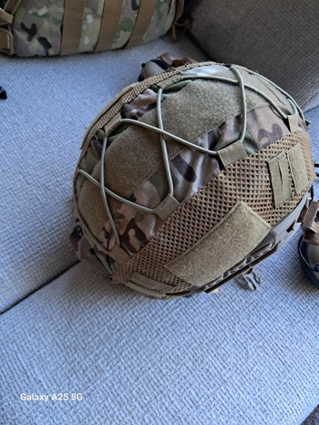 Image 2 for Multicam helm met earmor headset en tas