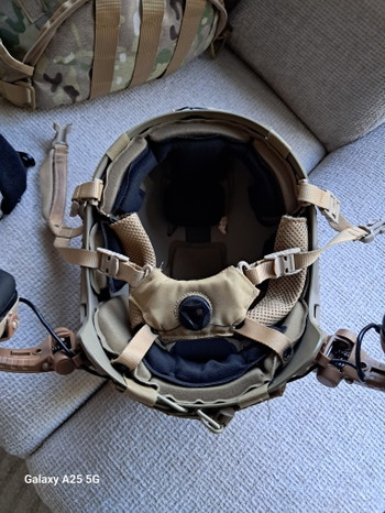 Image 3 for Multicam helm met earmor headset en tas