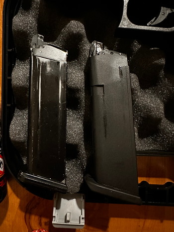 Imagen 3 de Glock 17 Gen. 5 Airsoft mit Metallschlitten GBB 6mm BB schwarz Gebraucht