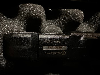 Imagen 4 de Glock 17 Gen. 5 Airsoft mit Metallschlitten GBB 6mm BB schwarz Gebraucht