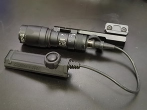 Image pour Surefire flashlight + mlok canted mount (repro)