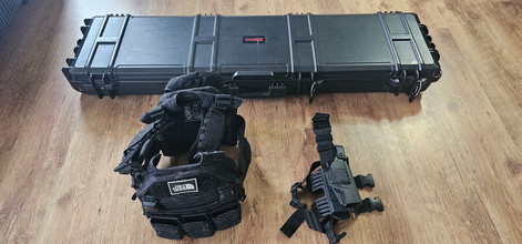 Image pour Vaste prijs 150 euro bunlde: plate carrier, holster en nuprol xl koffer