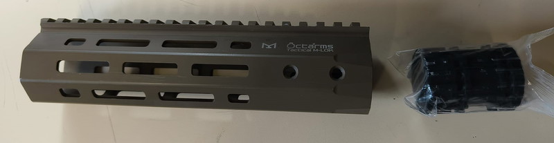 Imagen 1 de ARES Octarms m-lok rail DE 201mm / 8 inch
