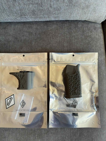 Image 3 pour Irregular defense grip m lok FDE pack