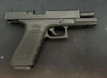 Afbeelding 2 van Glock 17 GEN4 GBB Umarex 2mags geupgrade bucking