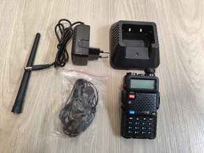 Imagen para Baofeng 5UVR-8W met antenne,oortje/mic en lader
