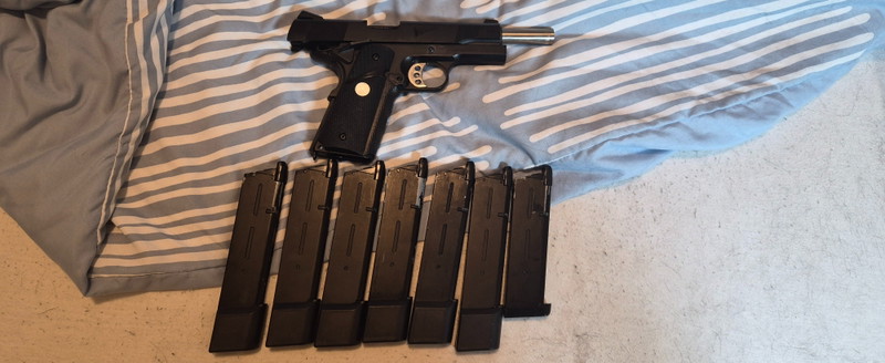 Bild 1 für Army Armanent R27 1911 pistool met 7 Mags en defect R32 Darkstorm voor onderdelen