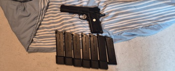 Image 2 for Goed werkende Army Armanent R27 1911 pistool met 7 Mags en defecte R32 Darkstorm voor onderdelen