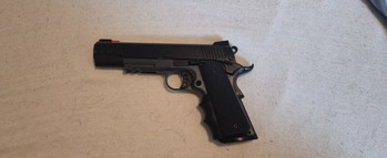 Bild 3 für Army Armanent R27 1911 pistool met 7 Mags en defect R32 Darkstorm voor onderdelen
