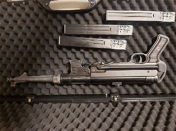 Afbeelding 2 van Umarex mp40 gbb limited edition + 3 mags