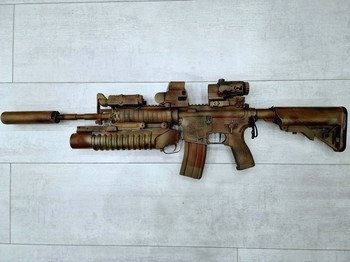 Bild 3 für RRA (Rock River Arms) branded, full tuning custom painted solid metal body M4A1 for sale with everything you see in the picture.