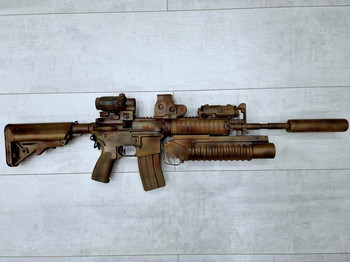 Bild 4 für RRA (Rock River Arms) branded, full tuning custom painted solid metal body M4A1 for sale with everything you see in the picture.