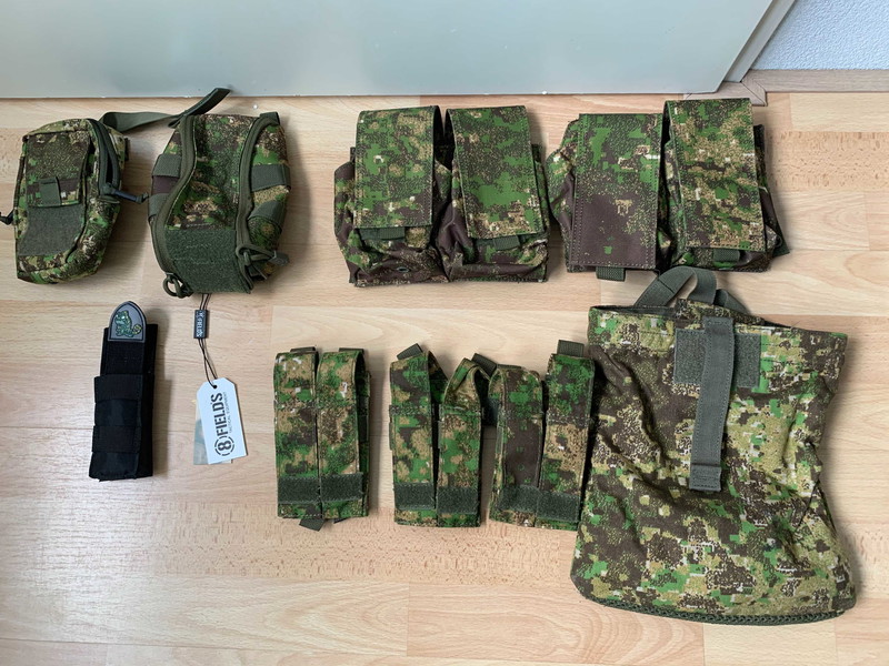 Image 1 for Diverse pouches, platecarrier, gloves etc