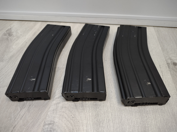 Afbeelding 2 van M4 SERIES LONG HI-CAP MAGAZINE FOR 500 BB`S (BOYI) 3 stuks