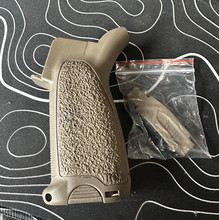 Imagen para VFC BCM PISTOL GRIP MOD 3 TAN (GBB)