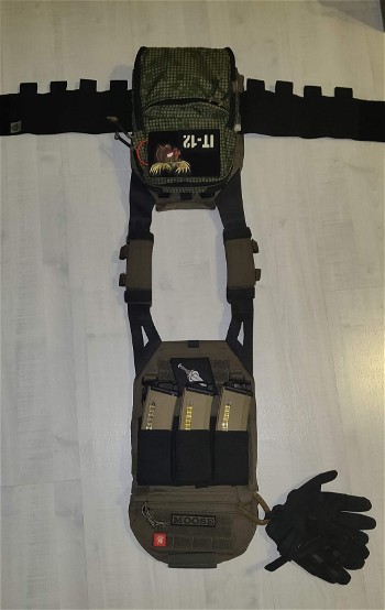 Image 2 pour Warrior LPC Low Profile Carrier V2 ladder Sides + Black Triple Elastic mag pouches- Ranger Green - Large!