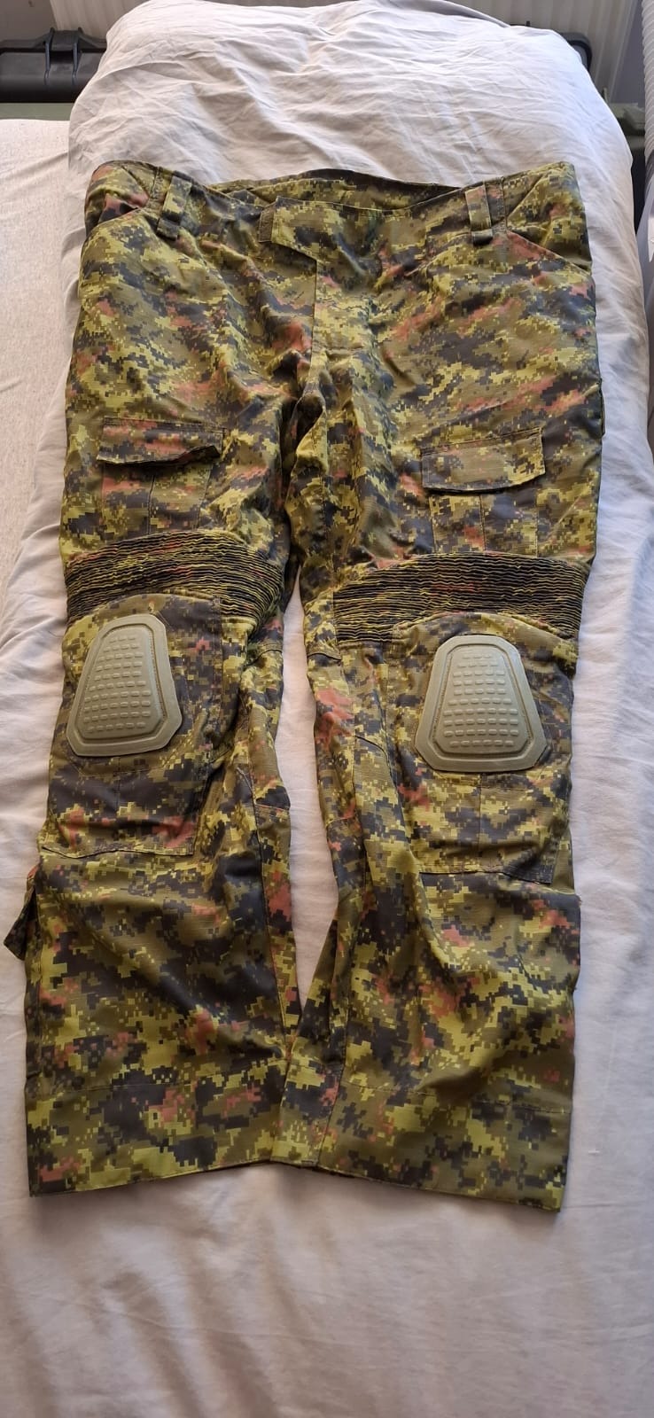 Afbeelding 1 van Invader Gear Nieuwe broek + combat shirt