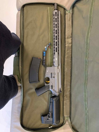 Afbeelding 4 van Geüpgrade Krytac DMR met 6 magazijnen, batterij en tas