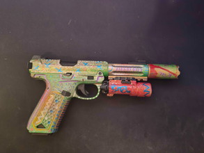 Image for AAP-01 met een custom paintjob en attachments