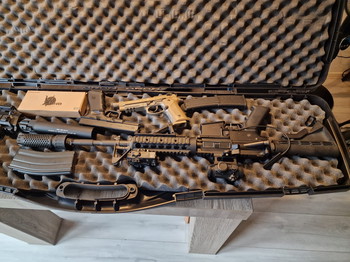 Imagen 7 de m4 ris 14.5 gbb cybergun/colt C02 +H&K mp7 v2 gen2 gbb/ green gas + clock 17 gen 4 gbb/ co2+ toebehoren.