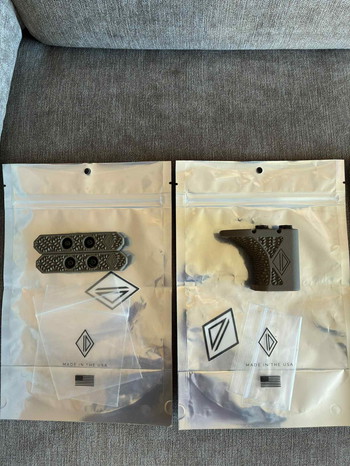 Afbeelding 2 van Irregular defense grip m lok FDE pack