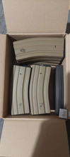 Afbeelding van CYMA 10 medium capacity + 1 high capacity magazines