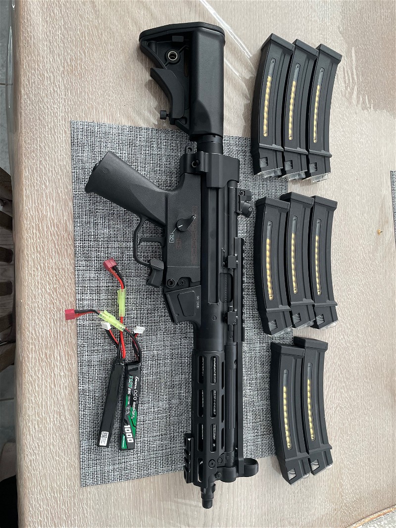 Image 1 for Cyma plat mp5 met 8 mags plus 2 BATTERY