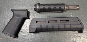 Afbeelding 3 van AK Accessoires for GHK, LCT, maybe others: Magpul handguard + pistolgrip + LCT steel gastube set & LCT Putnik silencer
