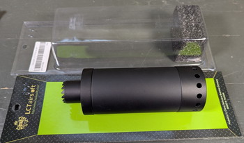Afbeelding 4 van AK Accessoires for GHK, LCT, maybe others: Magpul handguard + pistolgrip + LCT steel gastube set & LCT Putnik silencer