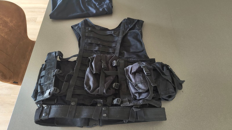 Afbeelding 1 van Mil-tec tactical vest met verschillende zakken