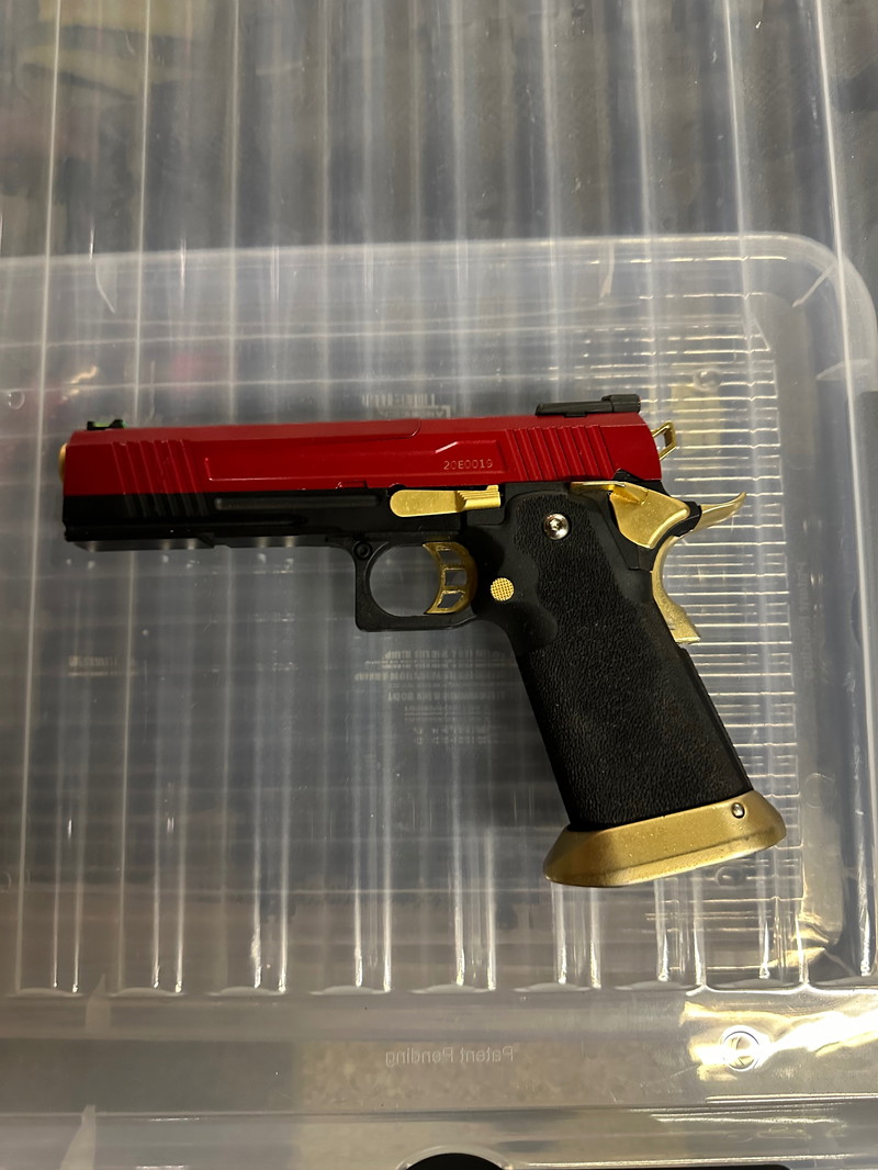 Afbeelding 1 van Hi capa split AW Custom Gold & Red